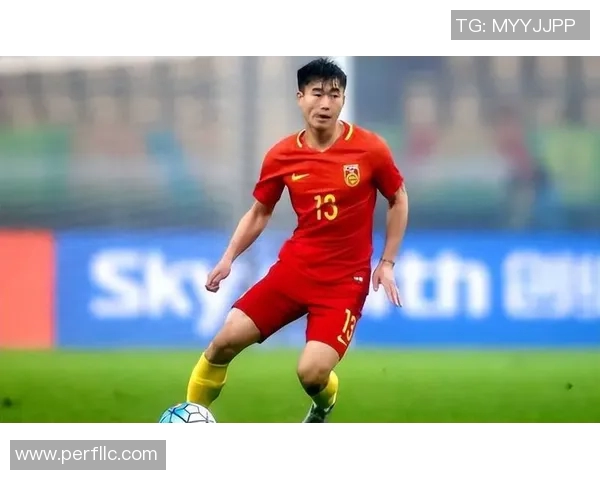 邓涵文关键时刻解围助力上海申花稳住局势展现球队团结精神