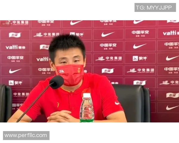 谭龙头球攻门展现绝佳技术助力球队逆转胜利的精彩瞬间 谭龙头球攻门展现绝佳技术助力球队逆转胜利的精彩瞬间