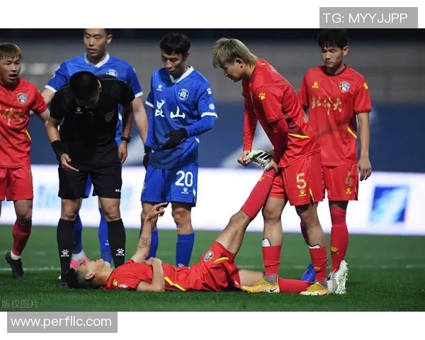 张劲松在比赛中展现卓越防守拦截能力助力球队逆转胜利 张劲松在比赛中展现卓越防守拦截能力助力球队逆转胜利